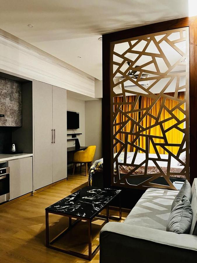 Luxe Apartment By Hey Studio'S Gáziábád Kültér fotó