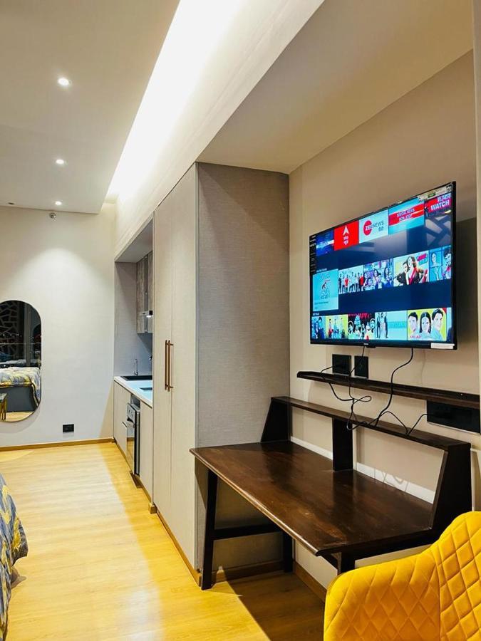 Luxe Apartment By Hey Studio'S Gáziábád Kültér fotó