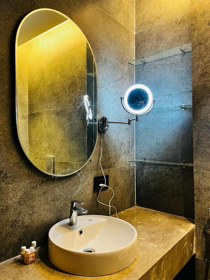 Luxe Apartment By Hey Studio'S Gáziábád Kültér fotó
