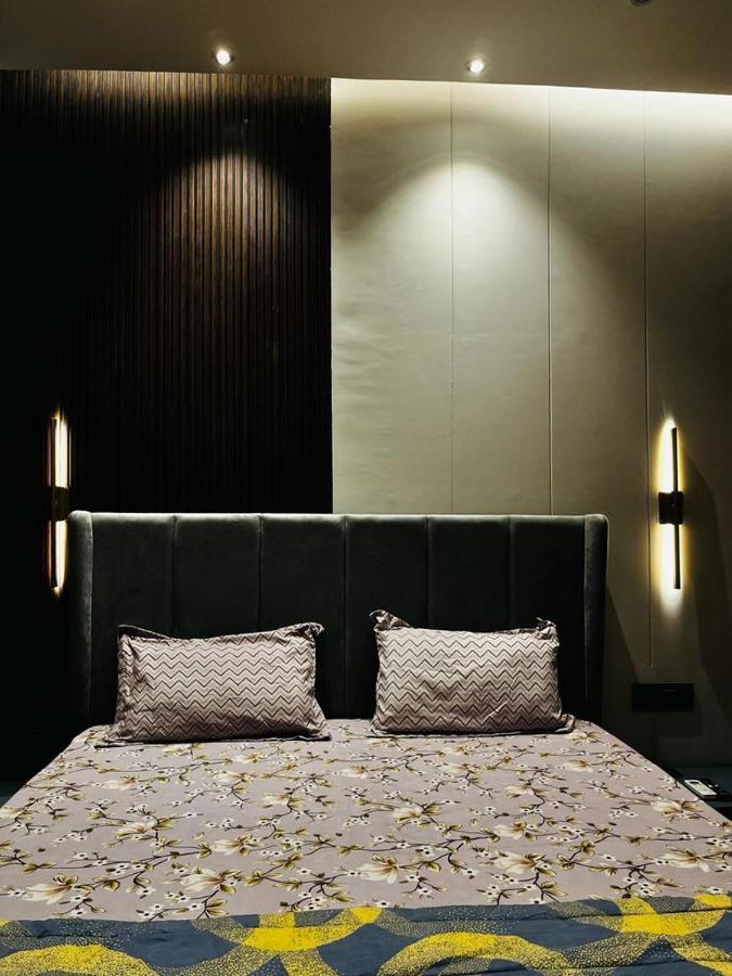 Luxe Apartment By Hey Studio'S Gáziábád Kültér fotó