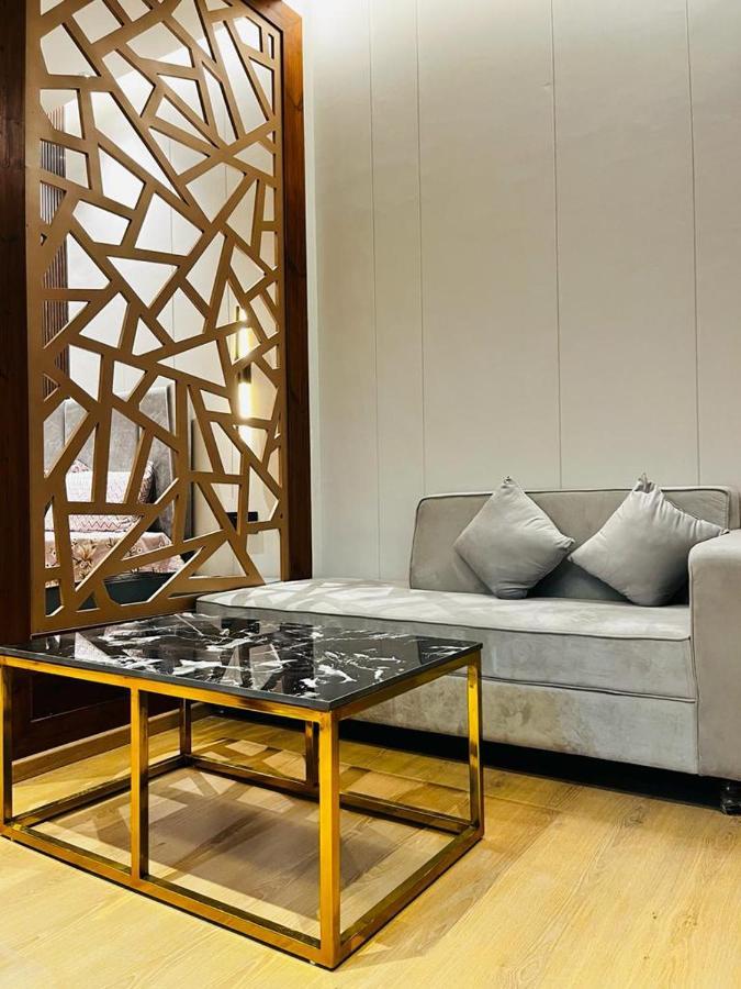 Luxe Apartment By Hey Studio'S Gáziábád Kültér fotó